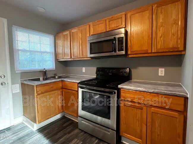 Building Photo - 807 Chatham St