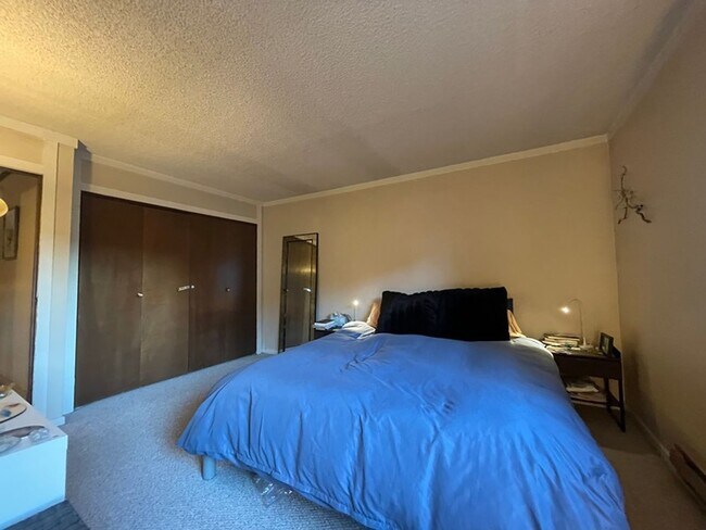 Building Photo - New Listing! LONG TERM: Great Amenities! Spacious Interior! Private Beach!