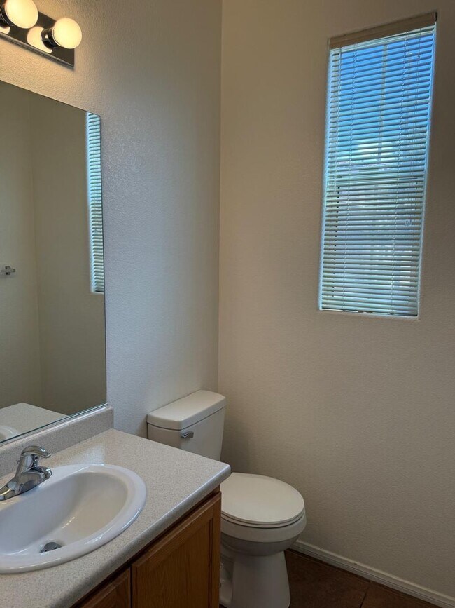 Building Photo - Move-In Ready Opportunity