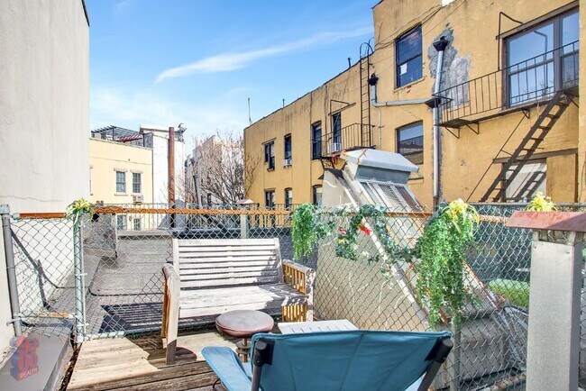 Building Photo - 411 E 12th St
