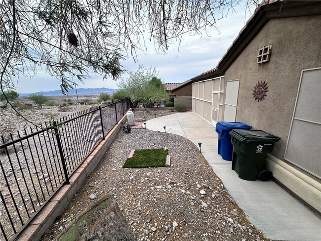 Building Photo - 2836 Esmerelda Dr