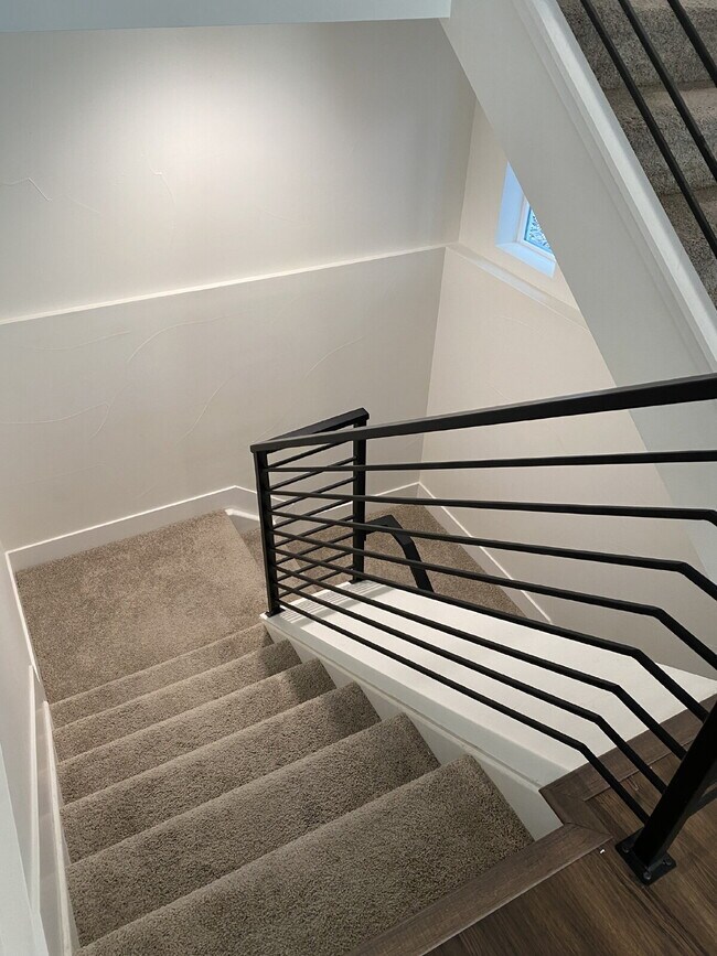 Building Photo - Beautiful, newer (2024) townhome in the de...