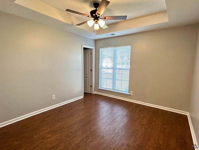 Building Photo - 166 Holly Pointe