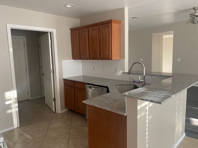 Building Photo - 3 Bedroom 2 Bath Home In Owasso School District!