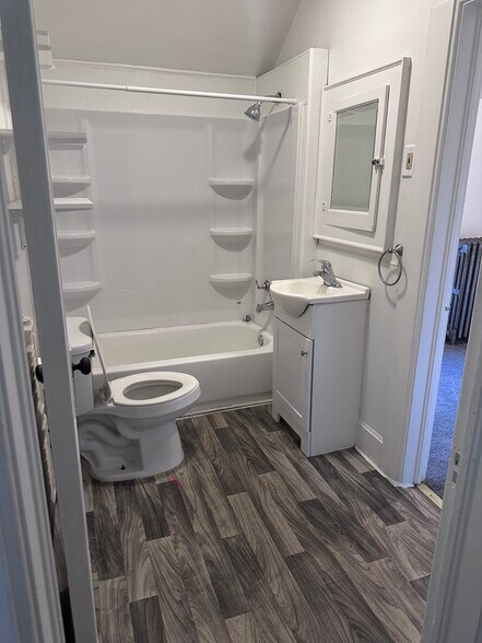 Building Photo - 914 Wisconsin Ave