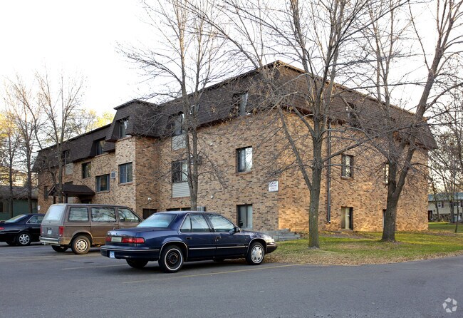Primary Photo - Hillcrest Apartments