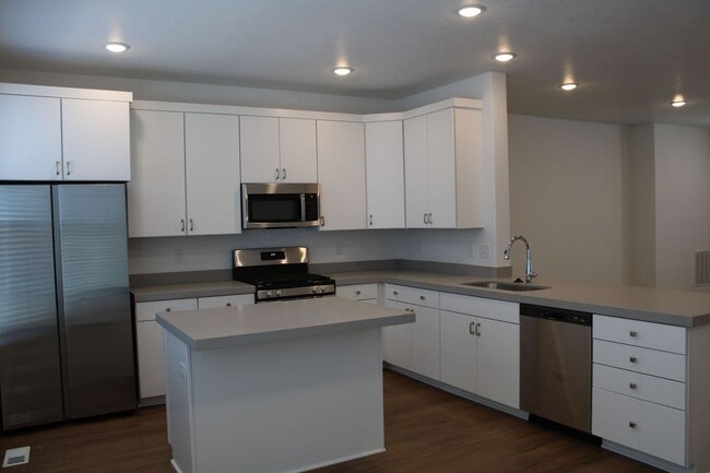 Building Photo - 3-bedroom, 2.5-bath townhome offering modern living in an unbeatable location.