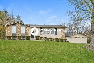 Building Photo - 4 Bedroom Pet-Friendly Home in KNOXVILLE, TN with Main Street Renewal