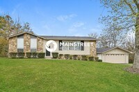 Building Photo - 4 Bedroom Pet-Friendly Home in KNOXVILLE, TN with Main Street Renewal