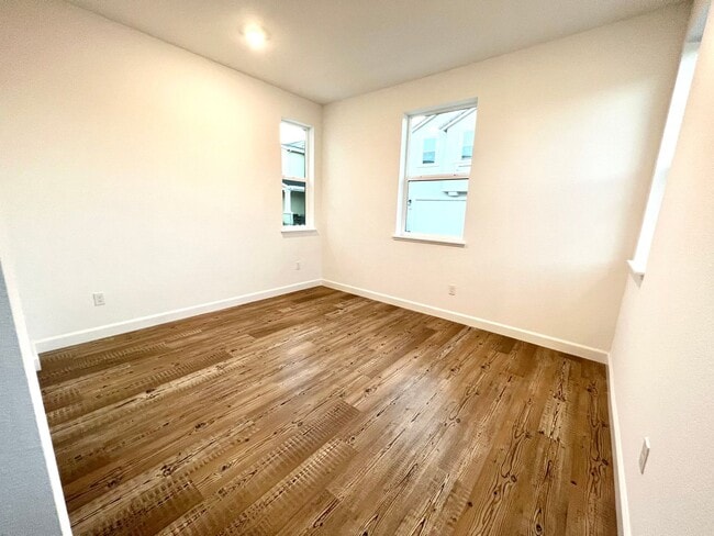 Building Photo - GORGEOUS 4 BED/3BATH IN BRENTWOOD SAVE $10...