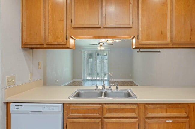 Building Photo - 96 Catamaran Ln