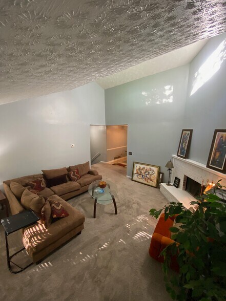 Building Photo - 5512 Estates Court