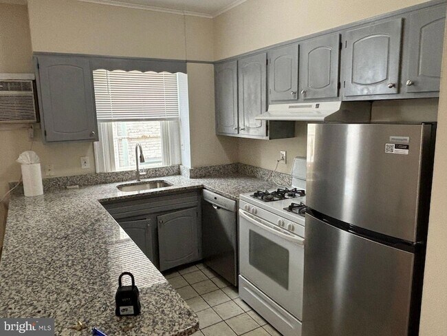 Building Photo - 2121 N Street NW Unit 6
