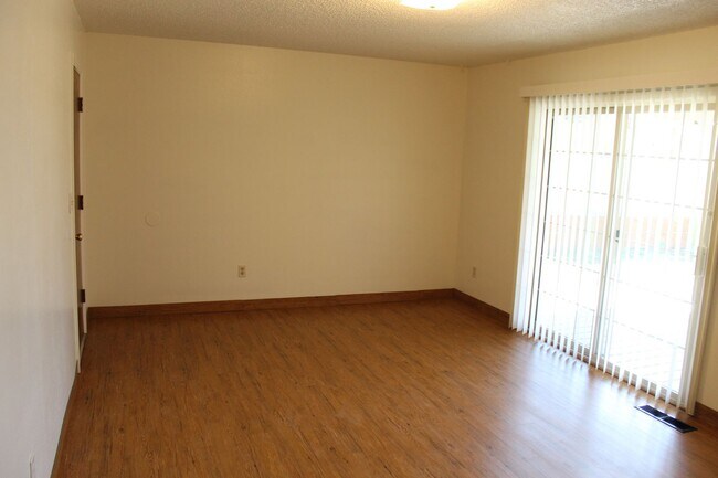 Building Photo - 6520 Climax Ave