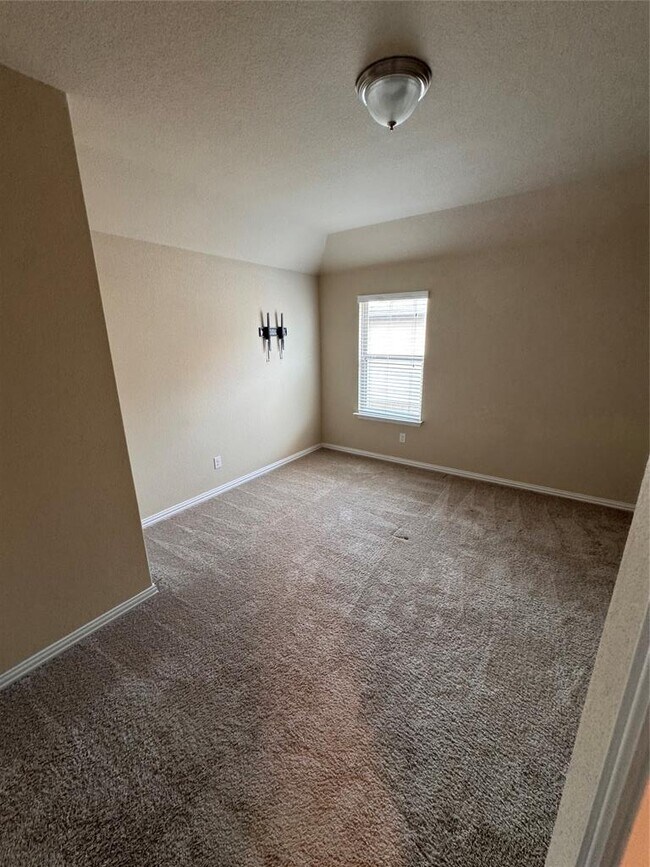 Building Photo - 914 Emory Stable Dr