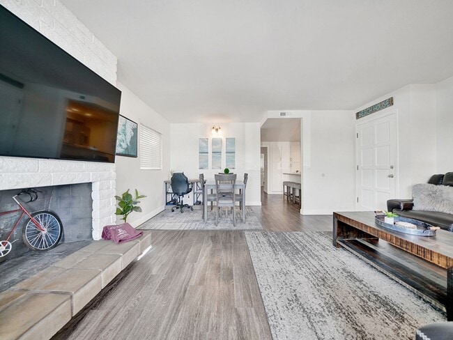Building Photo - 7405 Seashore Dr
