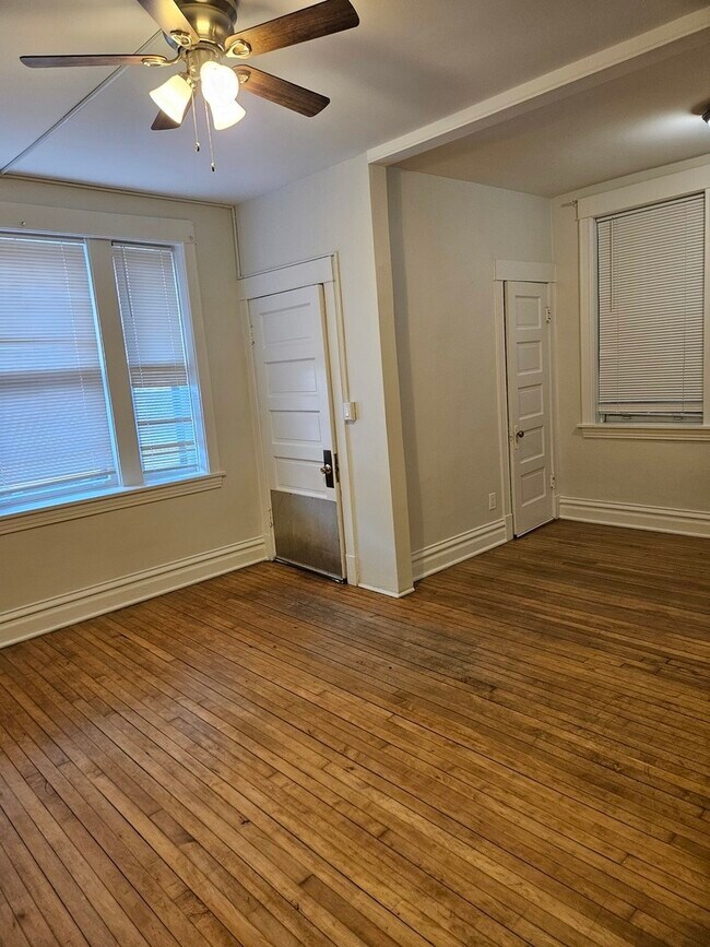 Building Photo - 3507 N Damen Ave