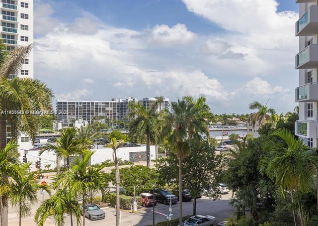 Building Photo - 3001 S Ocean Dr