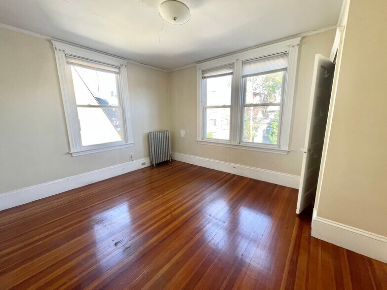 Building Photo - 148 Strathmore Rd