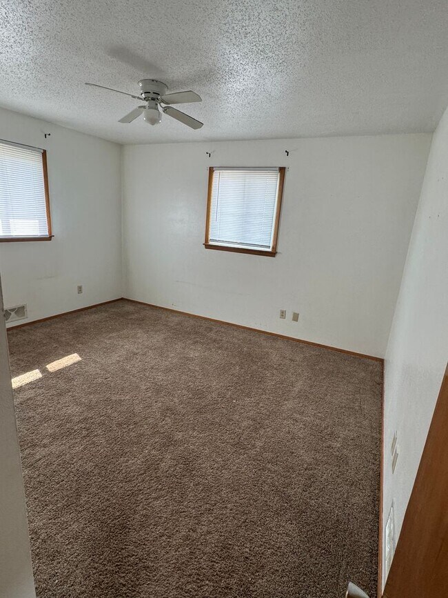 Building Photo - 1903 E Avenue B