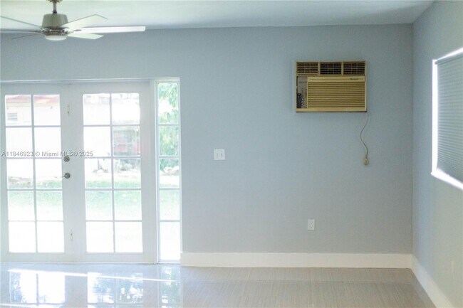 Building Photo - 624 Westward Dr