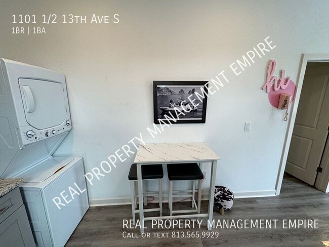 Building Photo - 1101 1/2 13th Ave S-