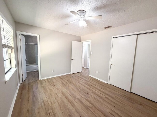 Building Photo - 817 Timbers Dr