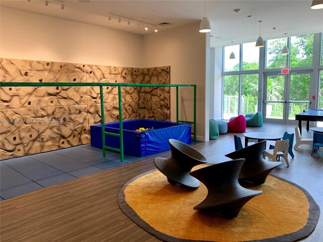 Building Photo - 16385 Biscayne Blvd