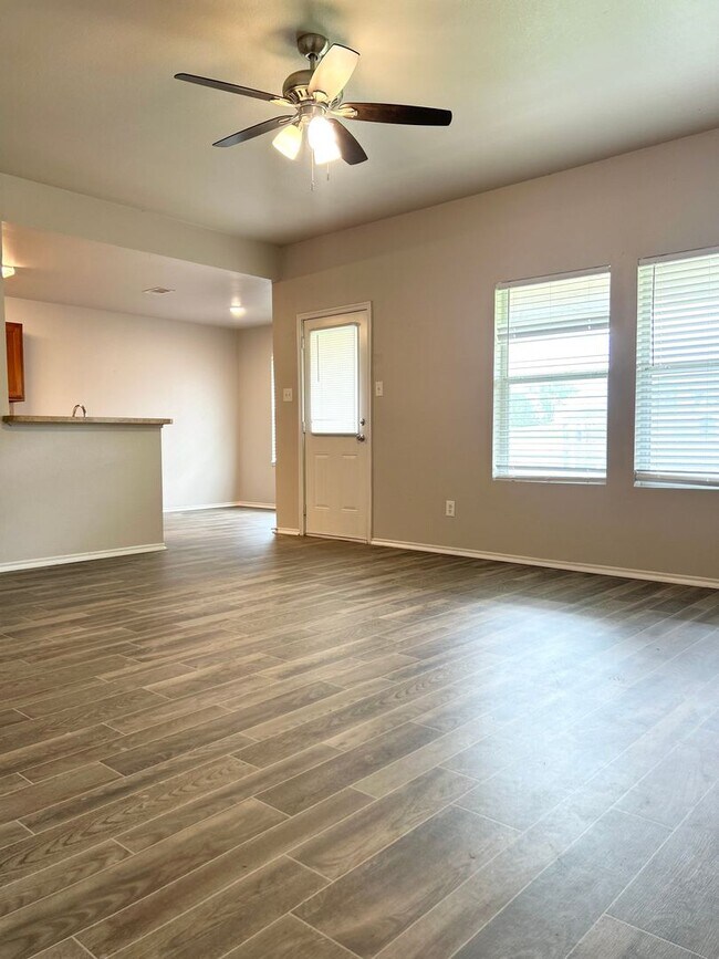 Building Photo - Beautiful Home in Great Neighborhood