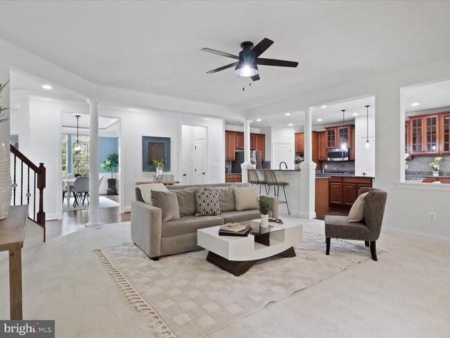 Building Photo - 41595 Revival Dr
