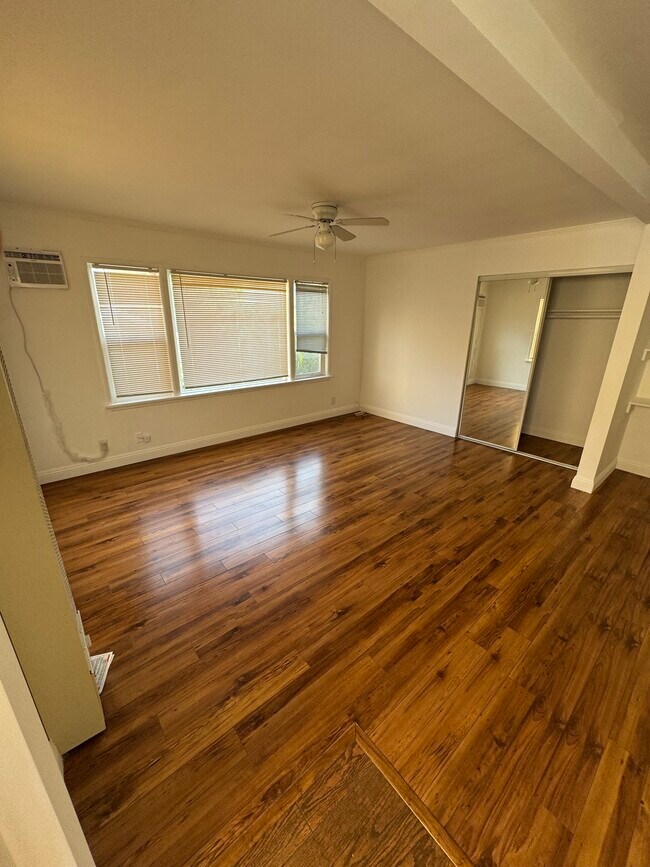 Building Photo - 655 Westmount Dr