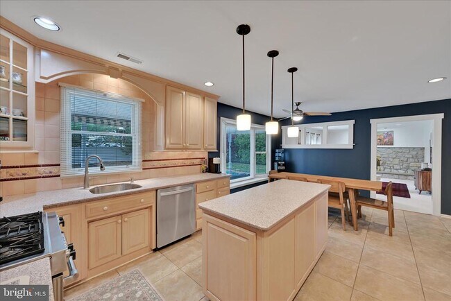 Building Photo - 1118 Jarvis Ln