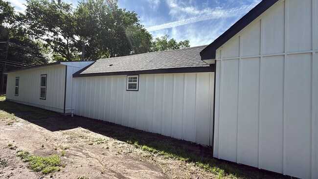 Building Photo - Cute 2 bedroom home in Prague!