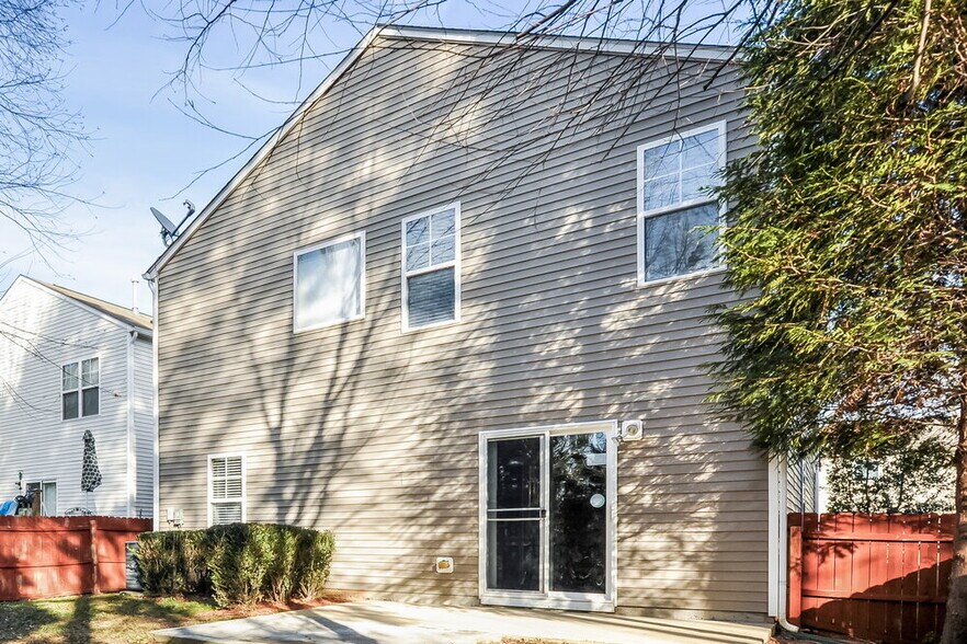 Building Photo - 21 Valleyfield Dr