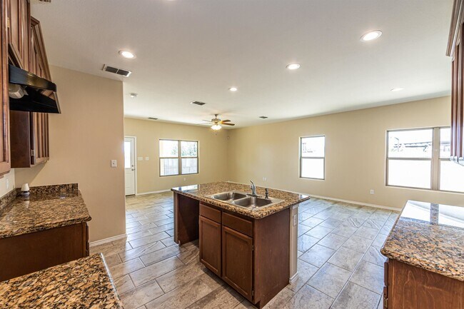 Building Photo - 11234 Sierra Gorda Dr