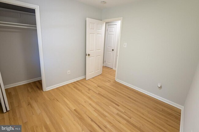 Building Photo - 3910 Canterbury Way