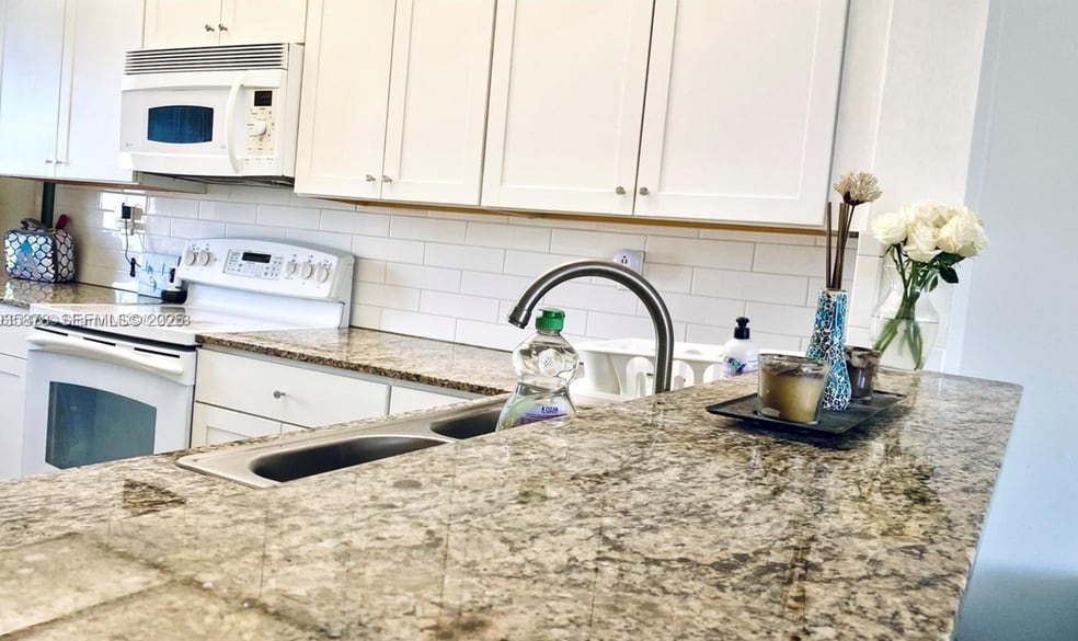 Building Photo - 2931 SW 87th Ter