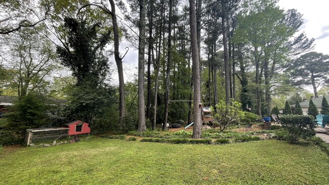 Building Photo - 3 bedroom 2 bath home in a great area filled with tons of extras you will LOVE!