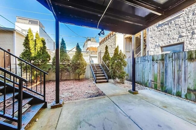 Building Photo - 1730 W Beach Ave