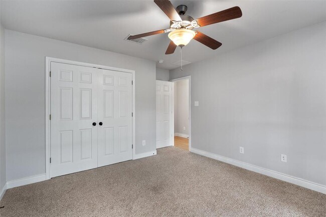 Building Photo - 208 Neal Dr