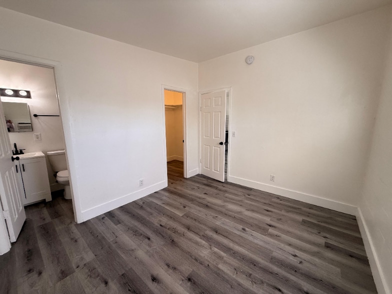 Building Photo - 320 NE 13th Ave