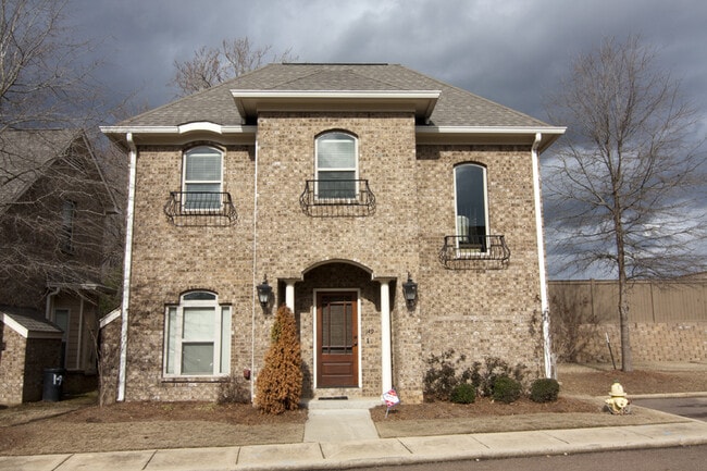 Building Photo - Falls Grove