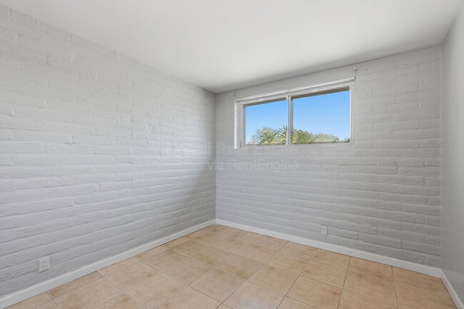 Building Photo - 210 S Alandale Pl