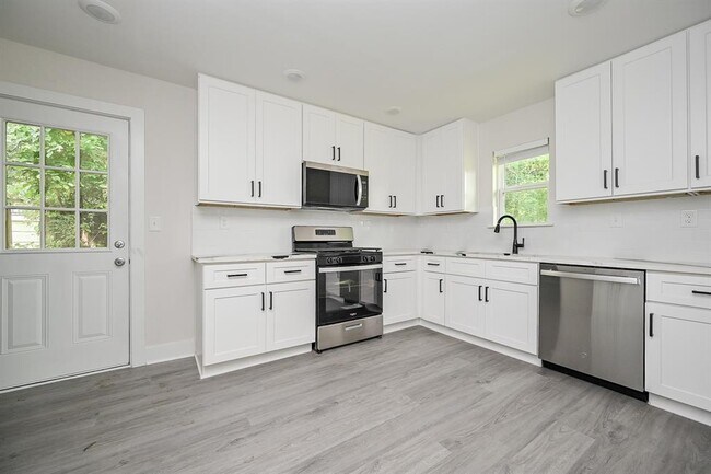 Building Photo - 226 Hyta St