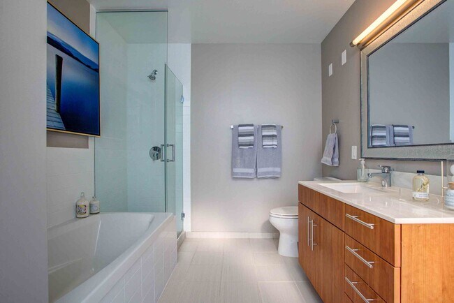 Building Photo - 610 N State St