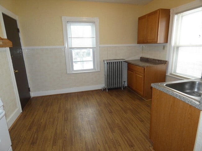 Building Photo - 58 Monument St