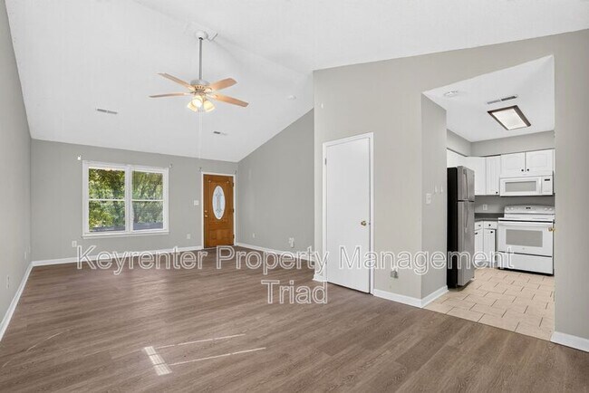 Building Photo - 151 Laura Ave
