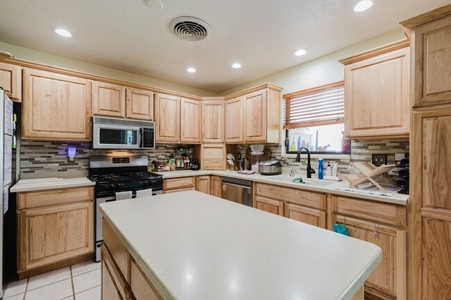 Building Photo - Spacious 3 Bedroom Home with Solar Panels and a Pool