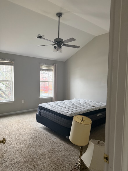 Building Photo - 608 North St NE