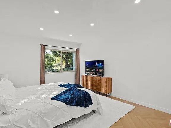 Building Photo - 4710 Park Granada